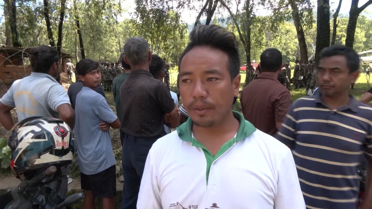 clipped thumbnail - nepal-floods-relatives-reaction-intldsk - CNN ID 22933330 - 00:00:00;00
