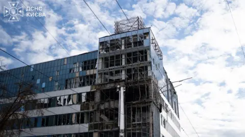 DSNS Ukraine A damaged business centre in Kyiv, Ukraine, following a Russian drone strike. Photo: 25 September 2026
