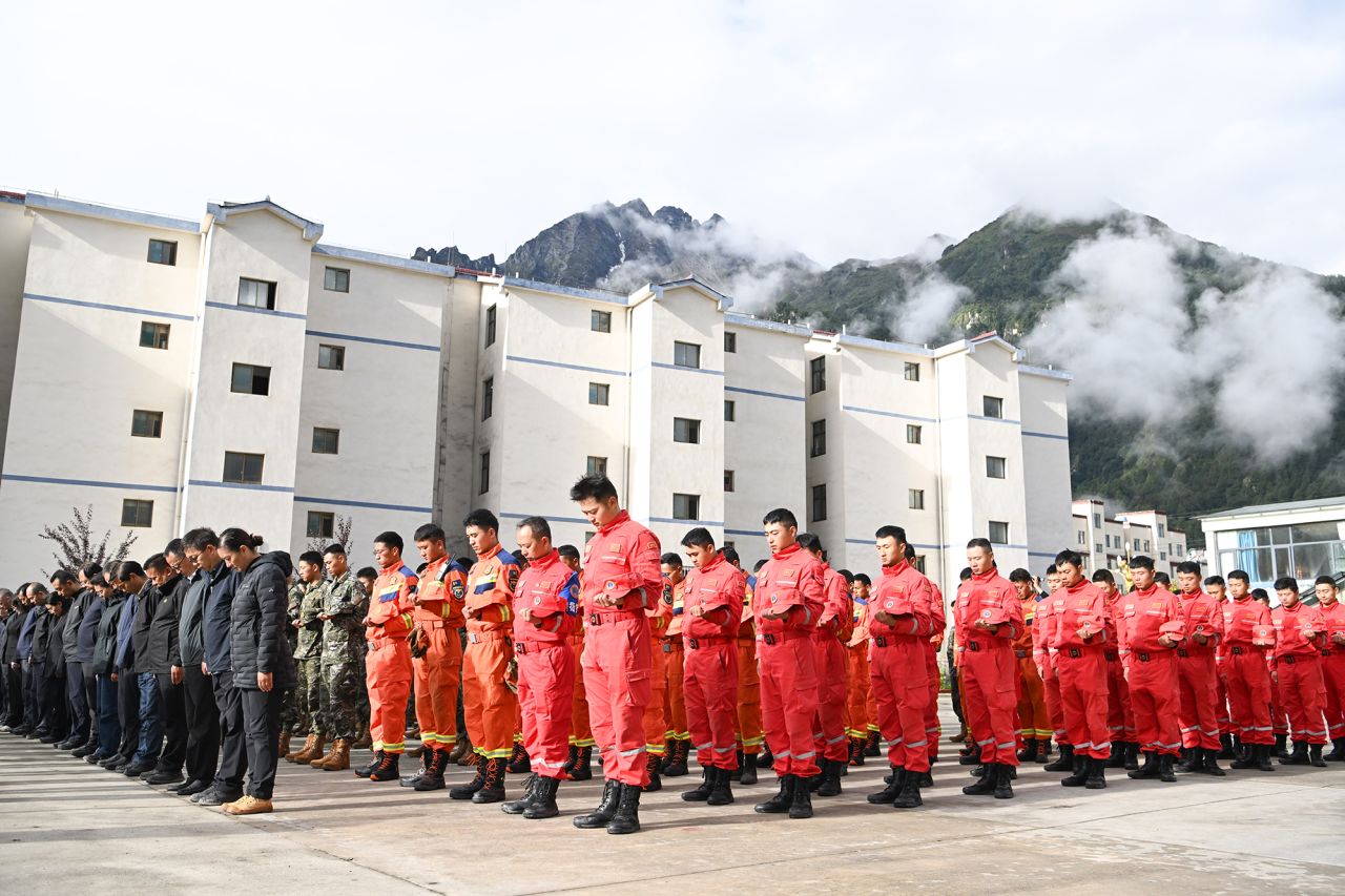 Rescuers observe a moment of silence for the victims of the August 26 mudslide near the Gyirong Port in Gyirong, Xizang Autonomous Region of China, on Tuesday.